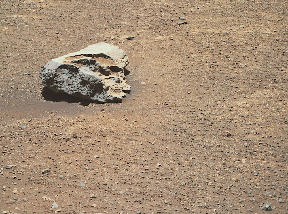 Mars Perseverance Sol 1645: Right Mastcam-Z Camera / enhanced.
NASA's Mars Perseverance rover acquired this image using its Right Mastcam-Z camera. Mastcam-Z is a pair of cameras located high on the rover's mast.

Oct. 5, 2025 (Sol 1645), 12:07:40

source image: https://mars.nasa.gov/mars2020/multimedia/raw-images/ZR0_1645_0812973121_659EBY_N0790870ZCAM09729_0630LMJ

Image Credit: NASA/JPL-Caltech/ASU/Jackie Branc
