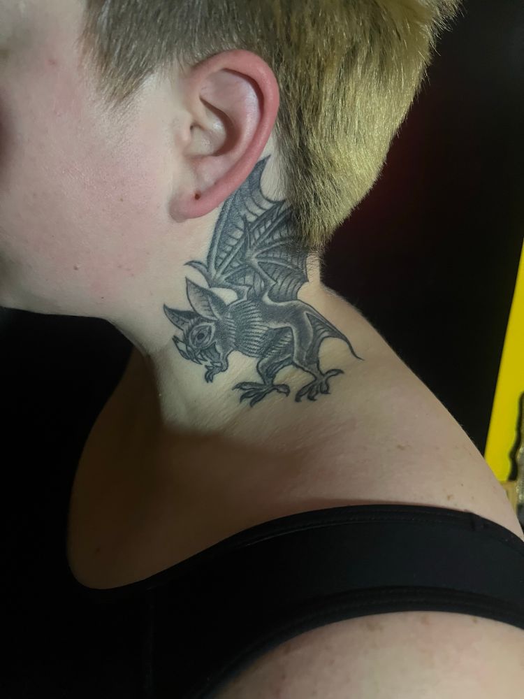 1 year old healed bat on neck