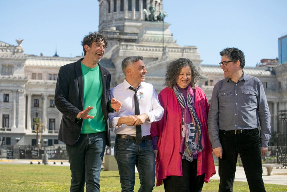 Pedro N´Ñez, Esteban Paulón, Diana Maffia y Gabriel Puricelli, candidatos al por el Movimiento, caminan frente al Congreso de la Nación.