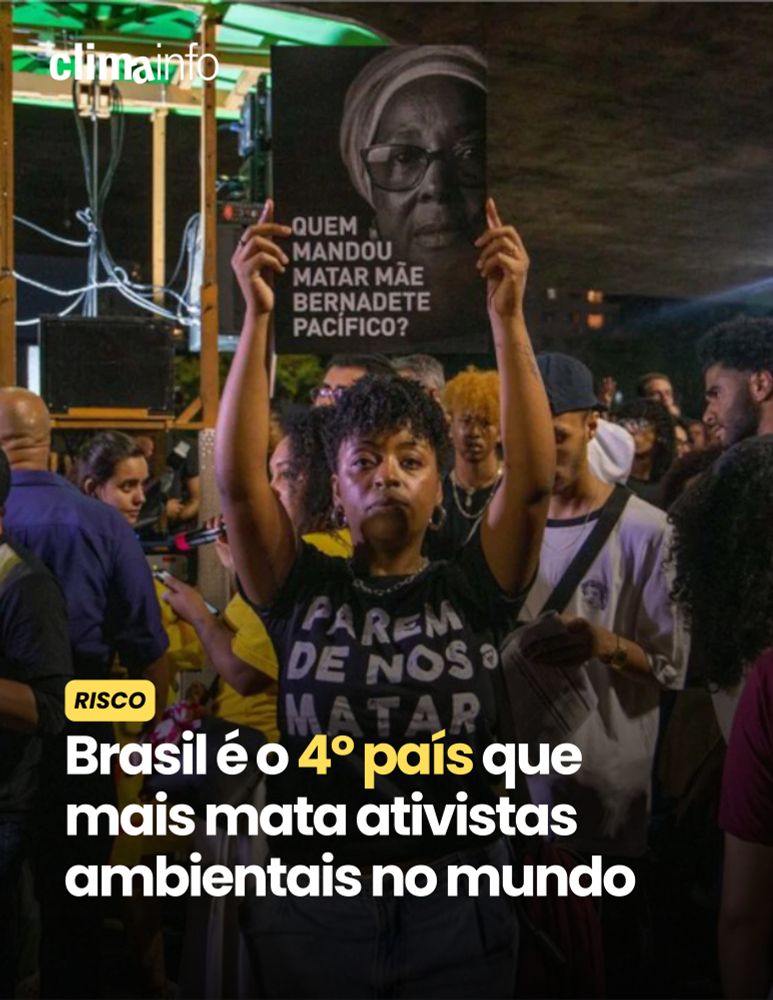 Imagem ao fundo de uma mulher com uma camiseta preta escrito "Parem de nos matar" em uma manifestação segurando o cartaz que aparece Mãe Bernadete escrito "Quem mandou matar Mãe Bernadete Pacífico?".

O título está em amarelo escrito "Risco" seguido pelo texto "Brasil é o 4º país que mais mata ativistas ambientais do mundo"