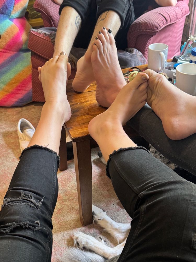 three sisters holding hands but with their feet