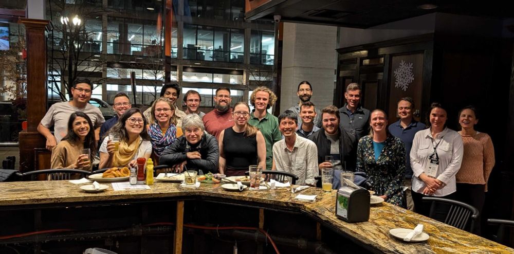 photo inside a restaurant, 20 smiling women and men facing the camera