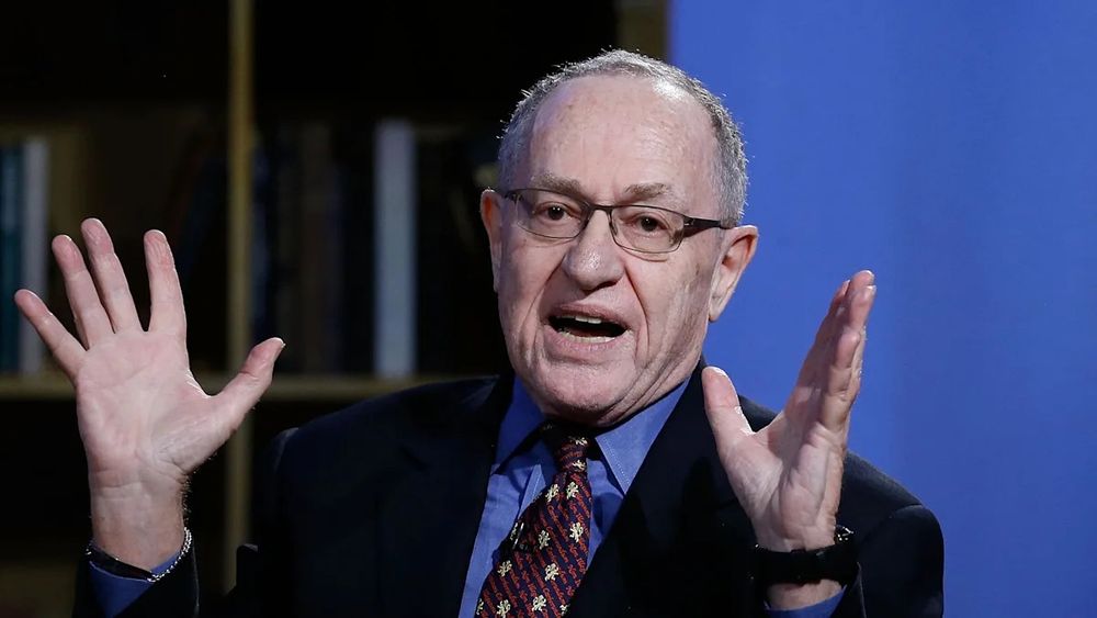 Defense attorney Alan Dershowitz was jeered and escorted from a farmer’s market stand on Martha’s Vineyard after he insisted on returning to a vendor that had previously refused to serve him. The reti...
