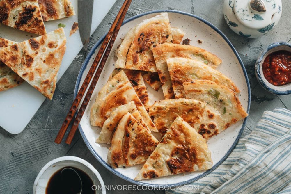 Chinese Scallion Pancakes (葱油饼)