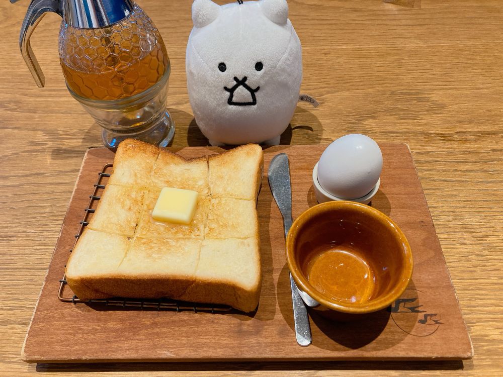 つばめパンを食べにきたタンクネコさん