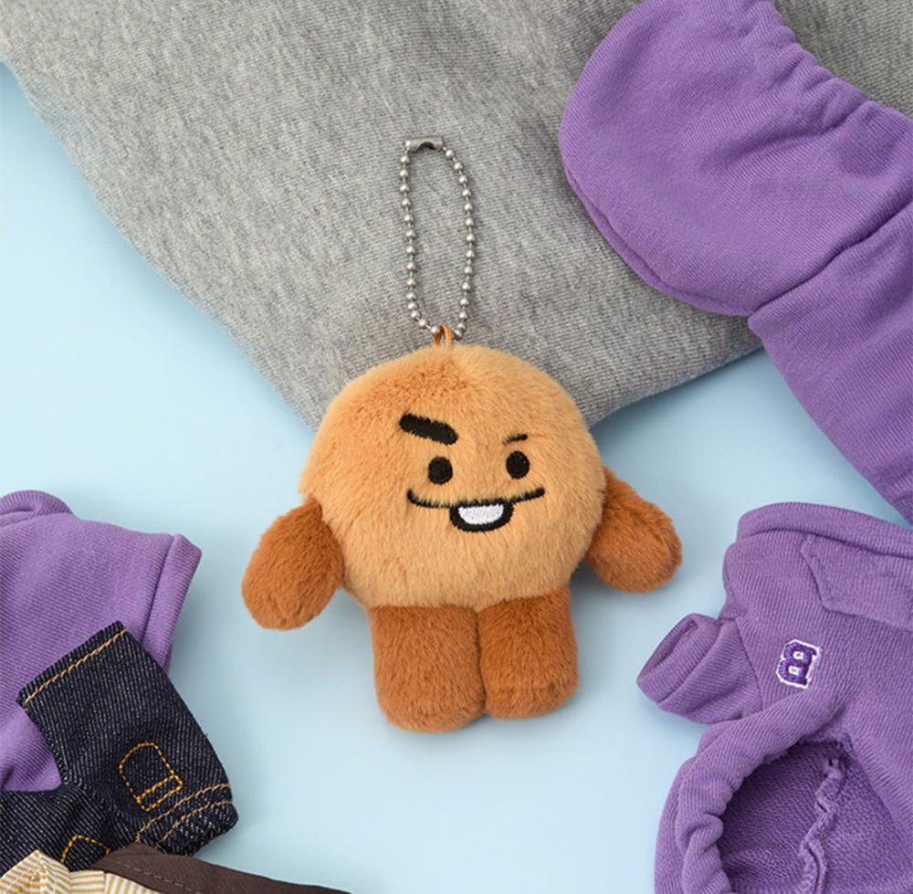 shooky showing off his legs