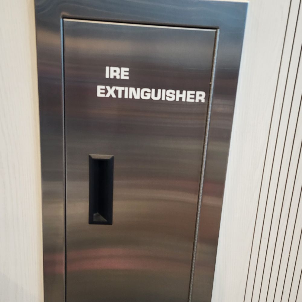 Fire extinguisher sign with F missing.