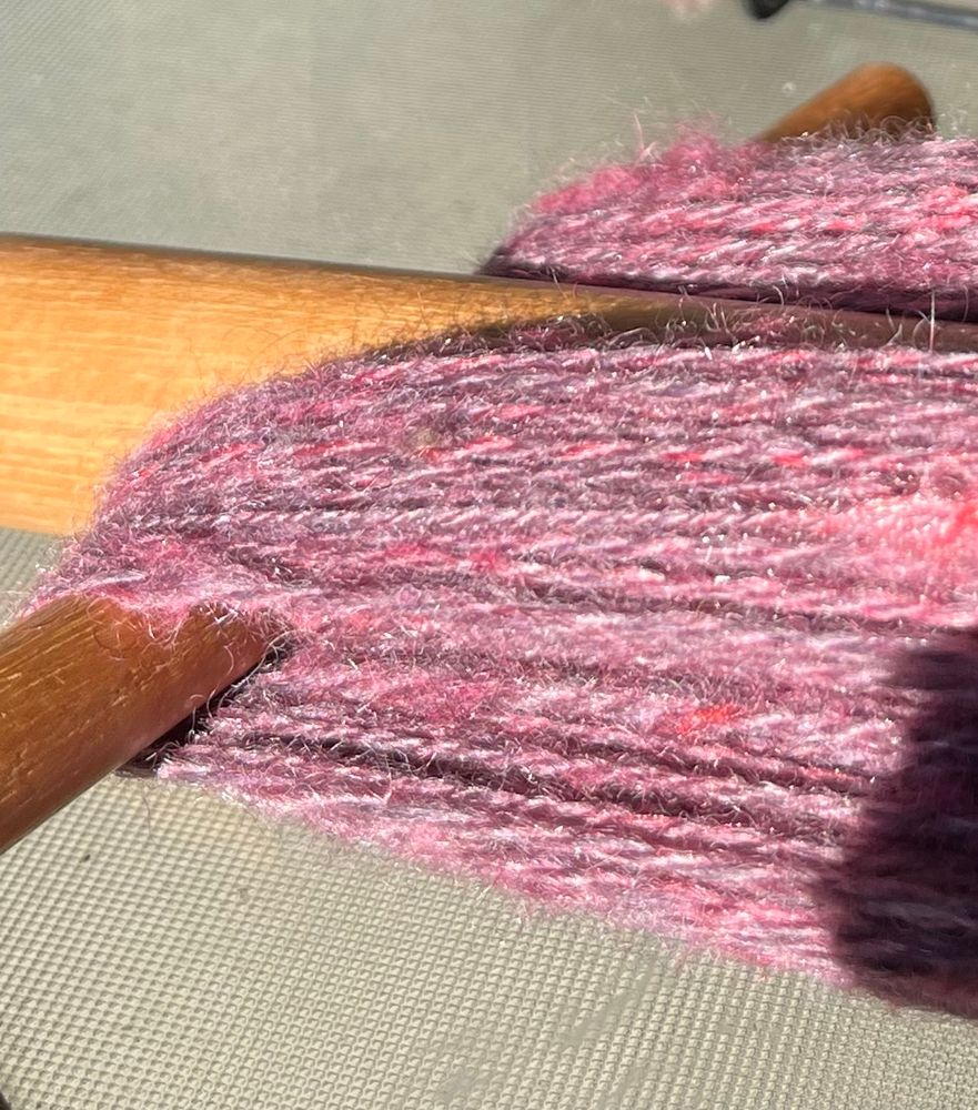 Close up of spun batt attempting to show the variation in texture and colour. Professional photographers really do earn their money 🙄
