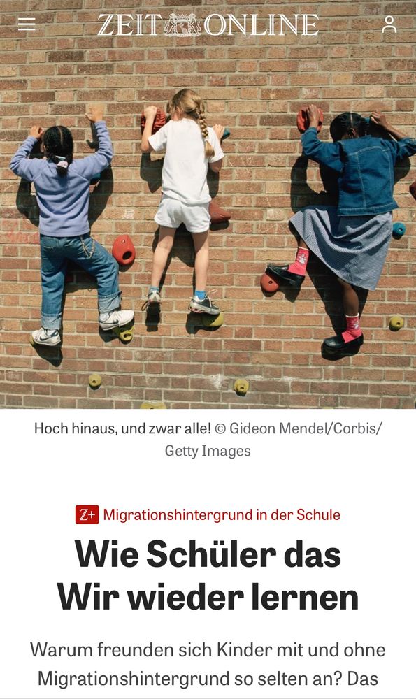 Screenshot der Zeit Artikel Headline. 3 Kinder klettern an einer Wand hoch.