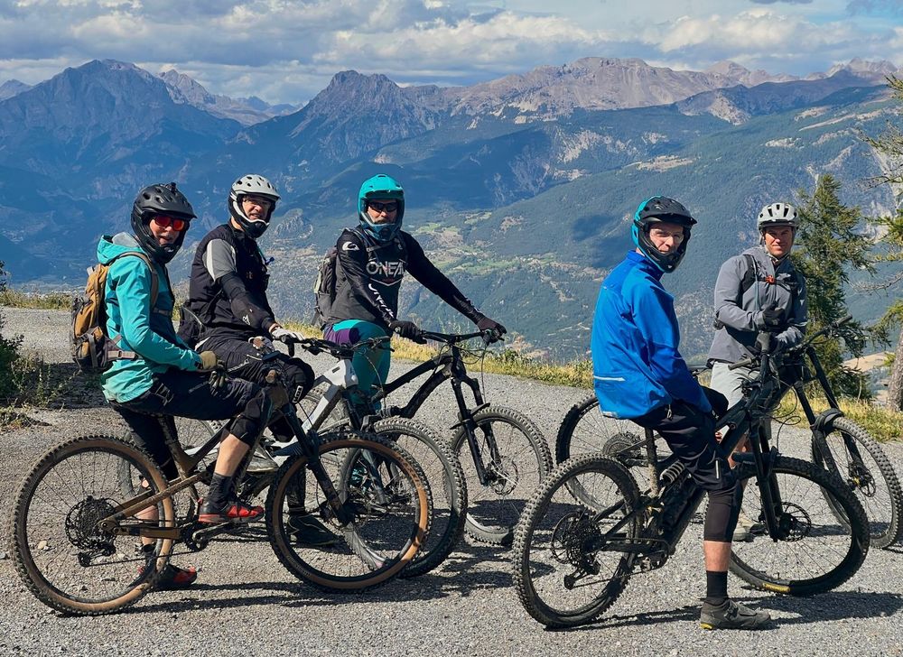 The 2025 Muddymoles ride group above Risoul