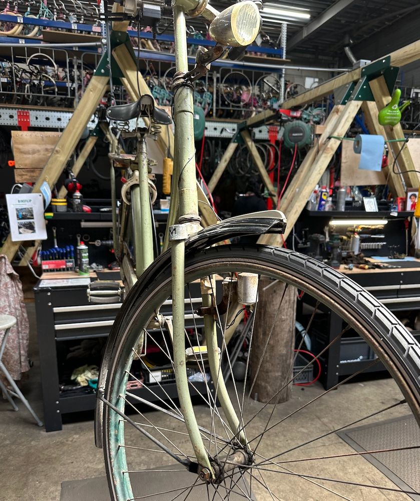 Both front and back lights are powered by dynamo. We think the bulbs are original from 1935 too! This bike ended up in the BikeLoud branch in Rotterdam where the manager is assembling a bike museum of sorts.