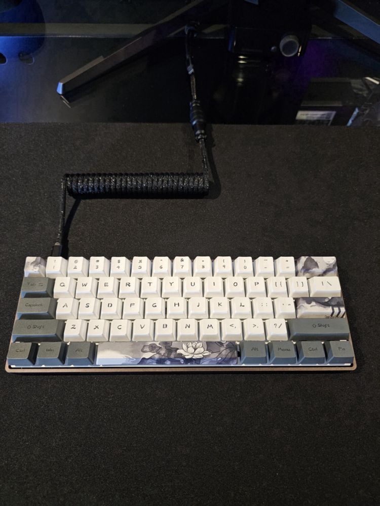 Modded Wooting 60HE added to my setup. Not too sure about the keycaps however.