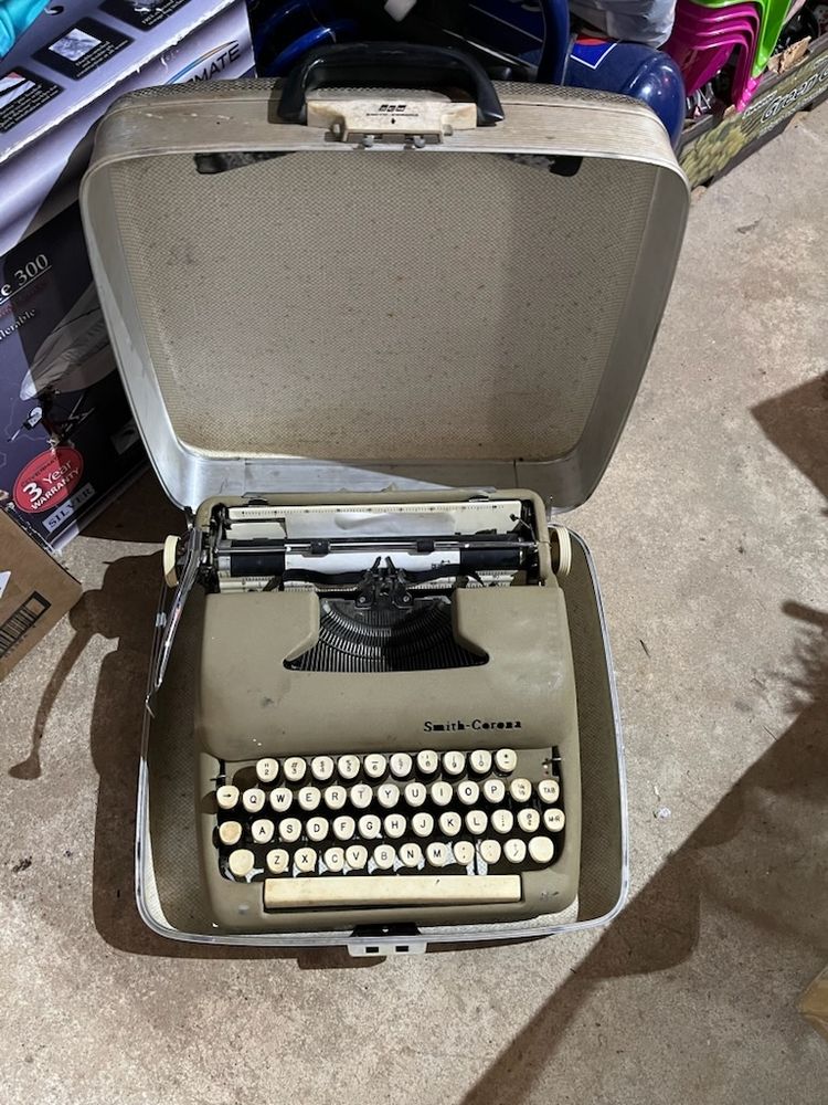 Olive green Smith Corona Stirling in its travel case.