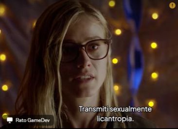 Screenshot de uma cena fora de contexto da série de TV The Magician. A personagem Alice está com uma expressão desnorteada e com o cabelo bagunçado. Junto há uma legenda com os dizeres "Transmiti sexualmente licantropia." 