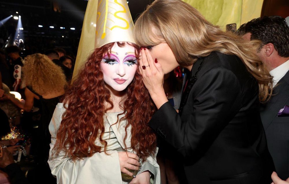 Taylor Swift whispering into Chappell Roan’s ear at the Grammy’s.