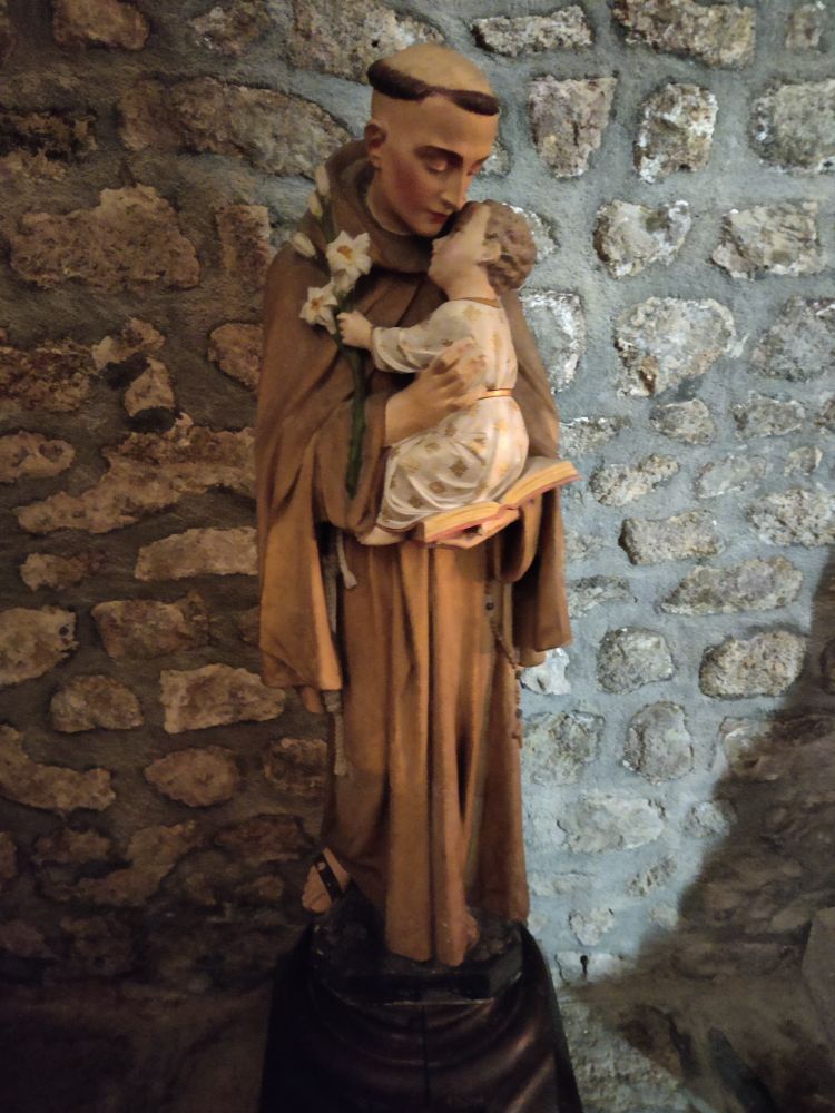 Standbeeld van Antonius met kind