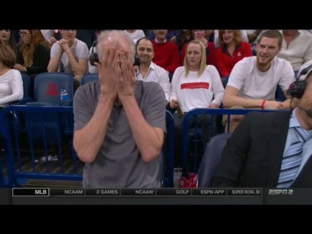 Bill Walton Rubs Special Temecula Dirt All Over Himself