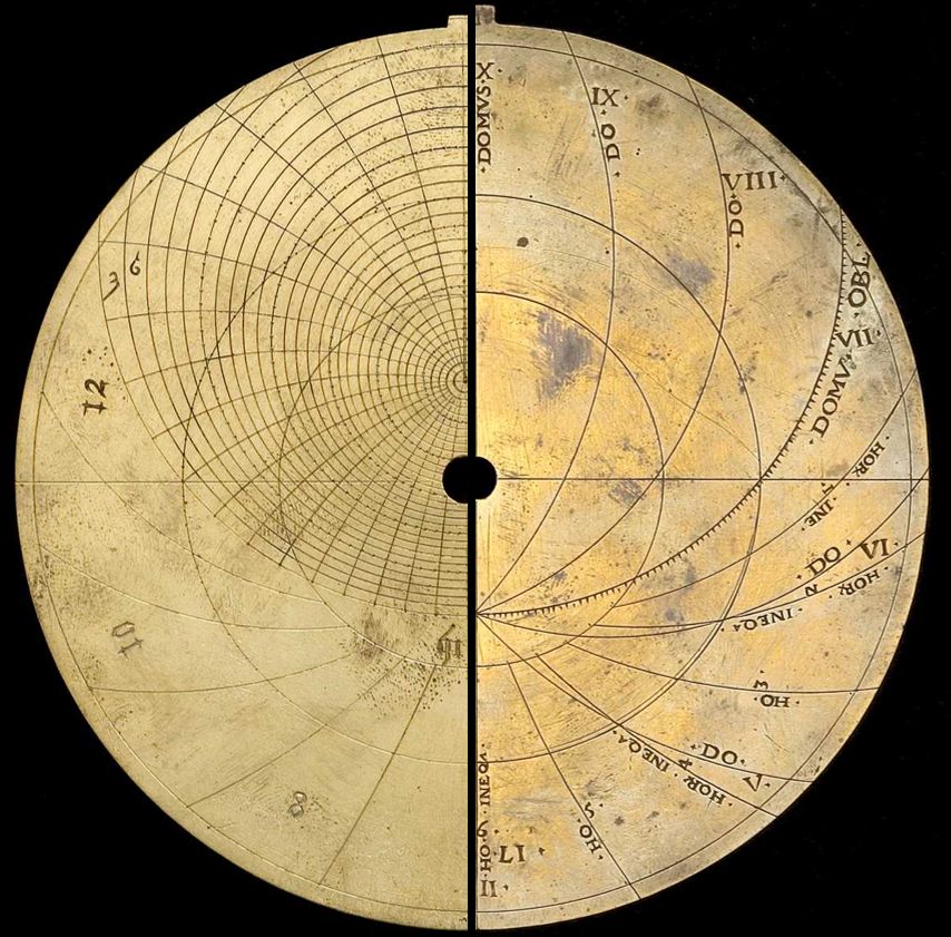 Juxtaposition of two (half-)latitude plates for 51° from two different astrolabes. On the left from a typical medieval European instrument from the workshop of Jean Fusoris (c. 1400) and on the right from a simplified astrological astrolabe signed by Johannes Wagner in 1538 (both at the History of Science Museum, Univesity of Oxford).