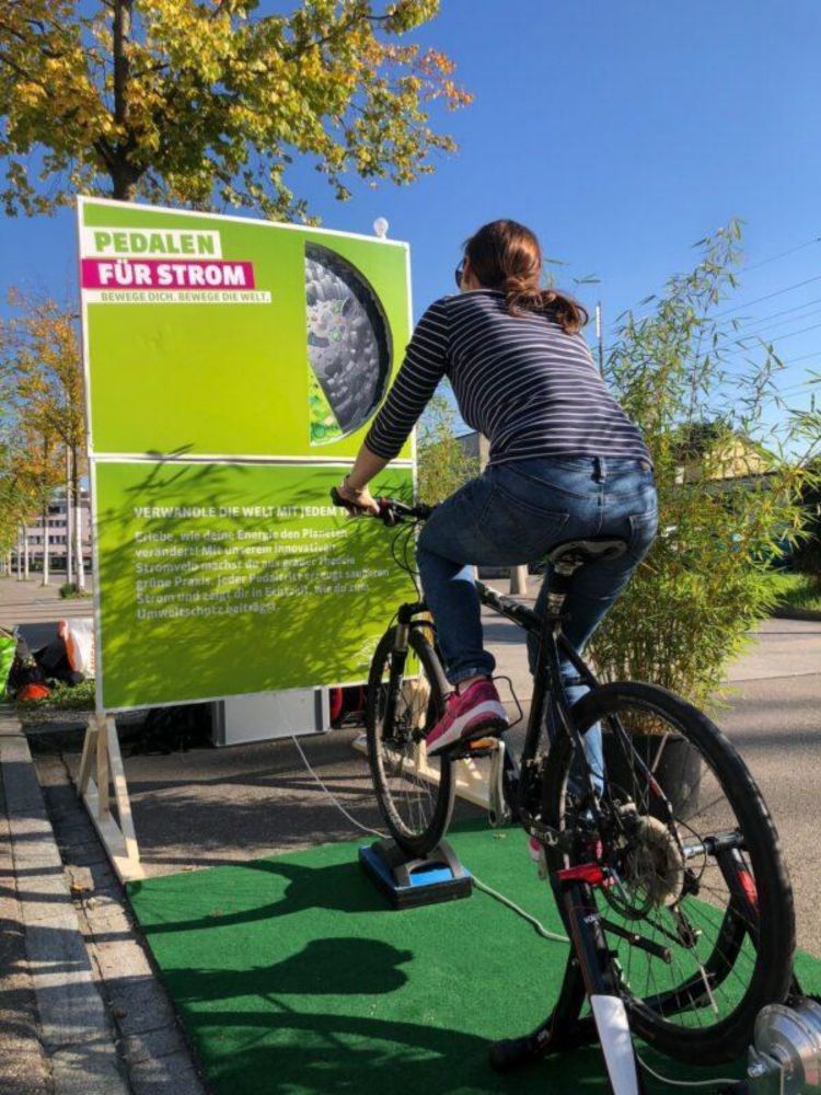 Ping-Pong und Pedalen: «Parking Day» am Bahnhof Schwerzenbach