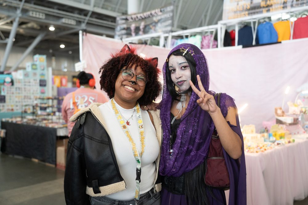 Image of two cosplayers givng peace signs 