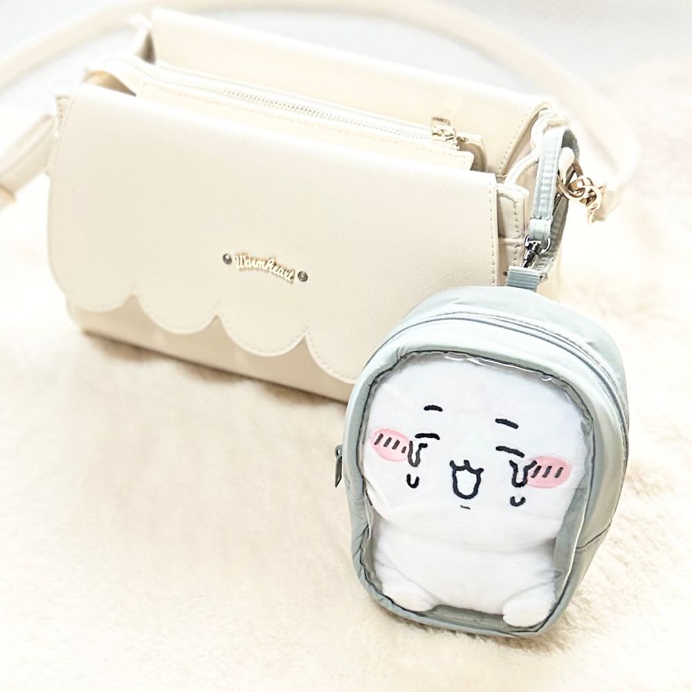 無印のポーチに無理やり詰め込まれた泣いてるちいちゃん