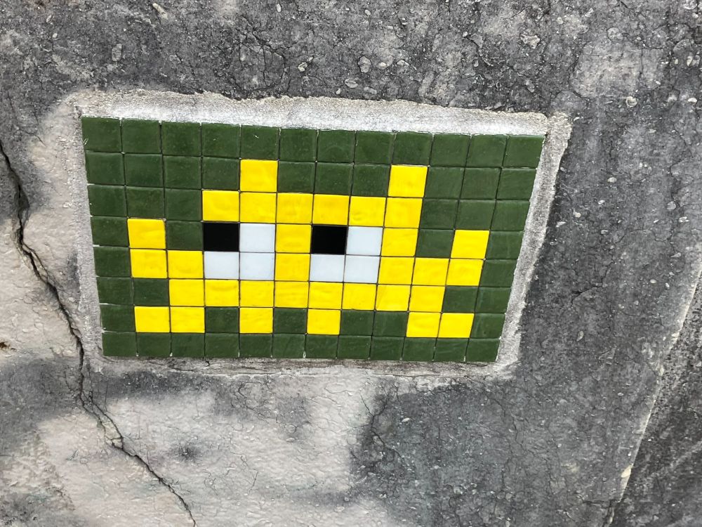yellow space invader