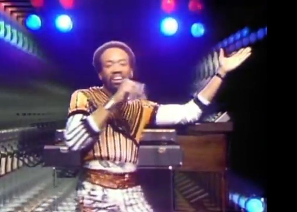 Earth, Wind, and Fire singing "September"