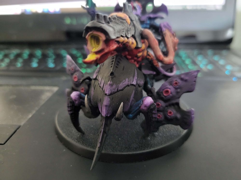 The pyrovore itself is supposed to be mindless, controlled by the gun, so I made it blind and resemble an ork as well as a squig, but keeping the tyranid feeling all the while.