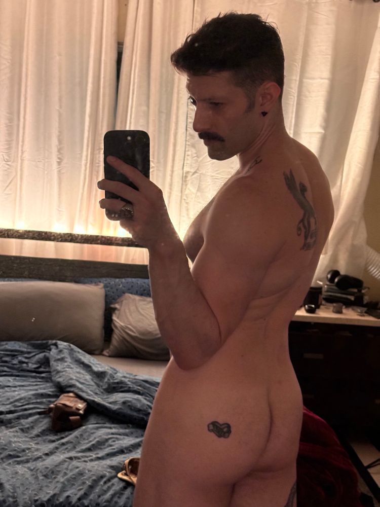 Mirror selfie of a nude RJ with his butt facing the camera 