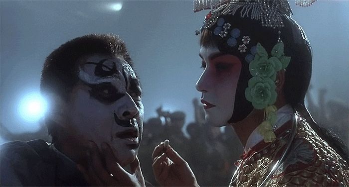 Cena do filme Farewell My Concubine, que fala sobre a ópera chinesa.