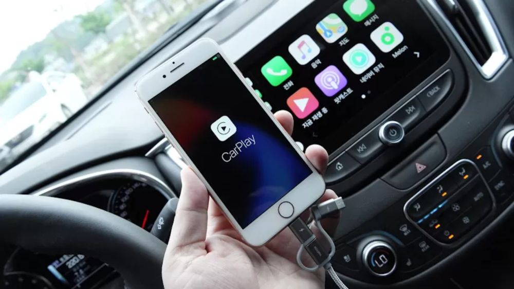 How to Control Android Auto or Apple CarPlay With Your Voice While Driving | FanTechno.com