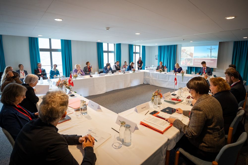 Aufnahme des Sitzungsraums bei der Konferenz der deutschsprachigen Sozial- und Gesundheitsministerinnen und -minister

