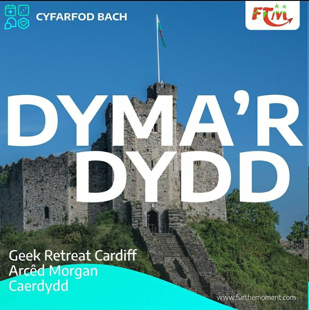 Llun cyhoeddiad o gyfarfodydd bach Fur the Moment. Mae castell y tu ôl y'r testun