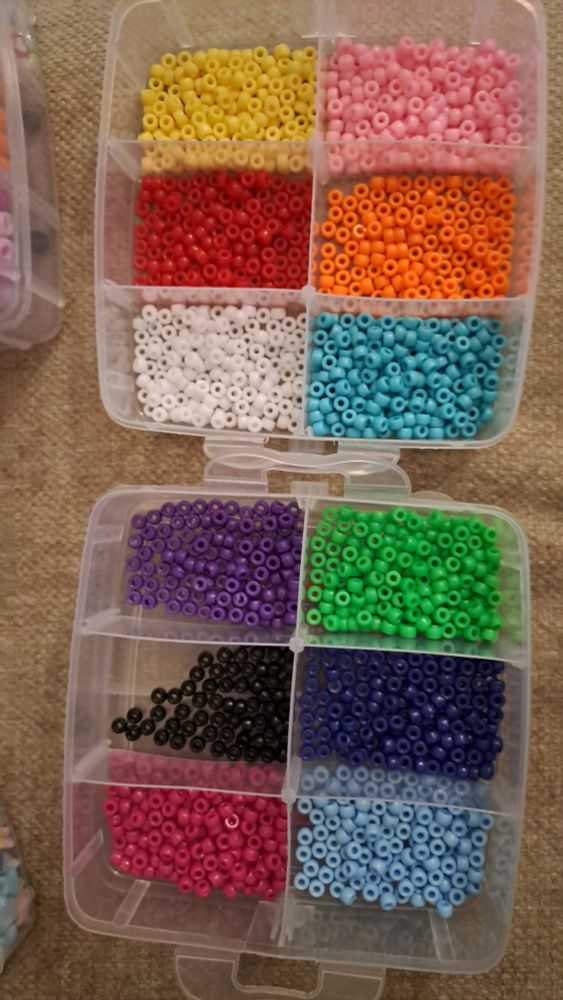 Small pony beads in different colors 