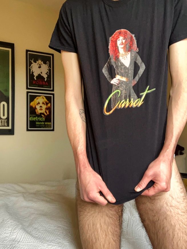 selfie showing a black tee featuring a glamorous pic of Carrot with their name beneath in swirly 80s font