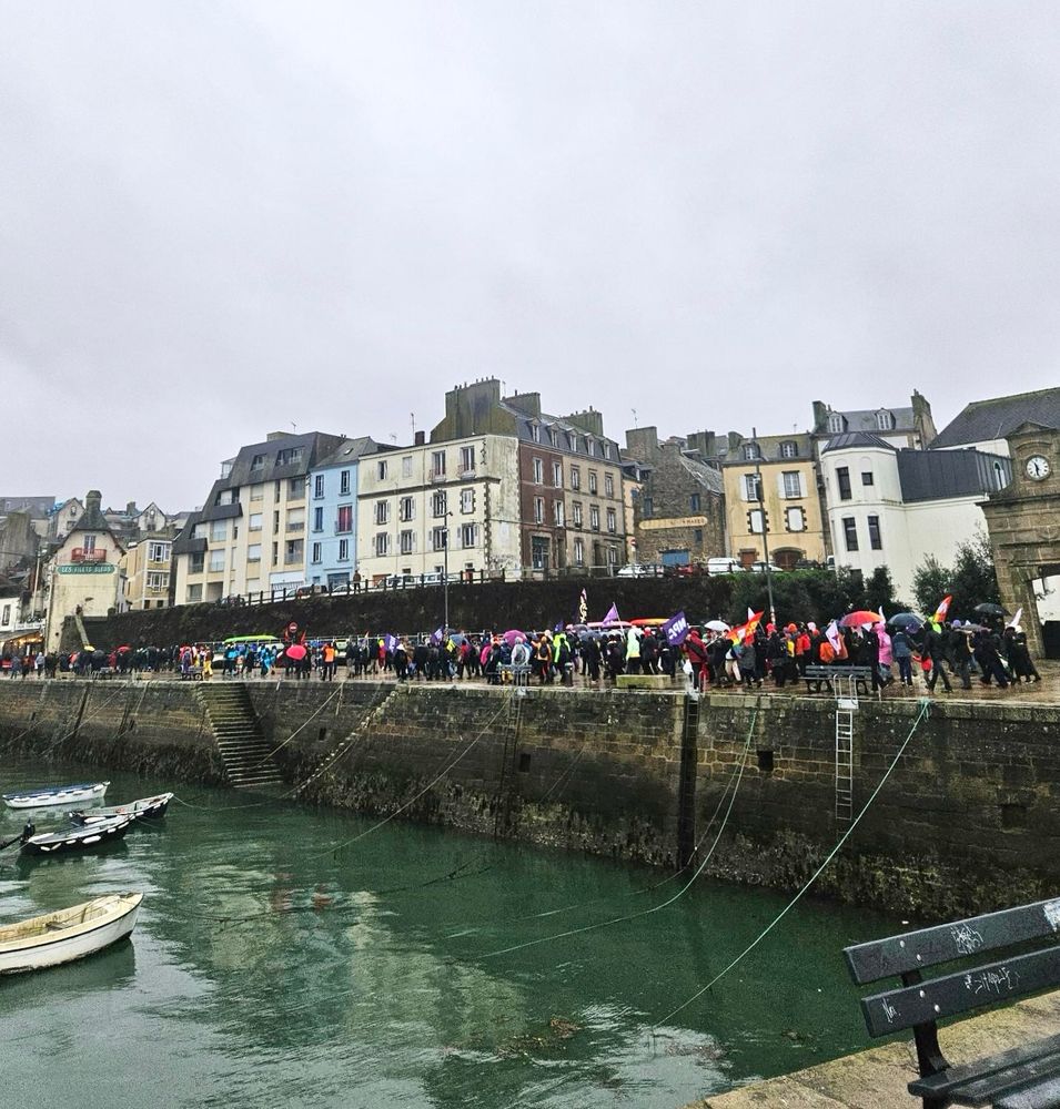 Une manifestation sur le Port de Douarnenez