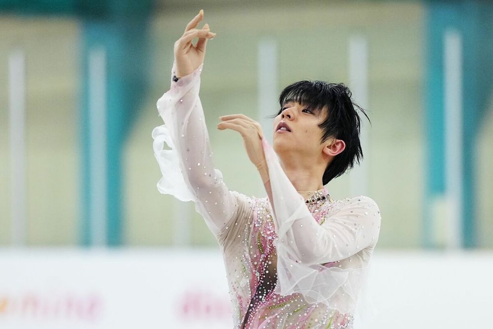 羽生結弦さん、「会場照明のみ」で圧巻の「春よ、来い」舞う…「3・11」から一貫してこだわるチャリティー精神 羽生結弦さんが“能登チャリティー演技会”に込めた思い（後編） | JBpress (ジェイビ...