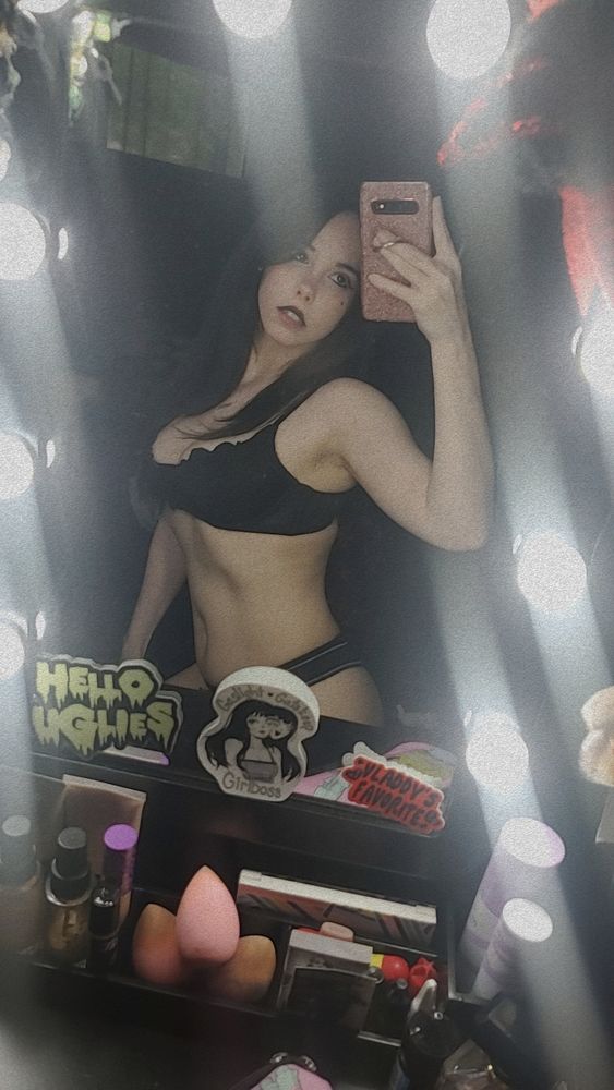 Looking so fucking good in some black panties and a lacy bra. I can be your next wet dream :) 