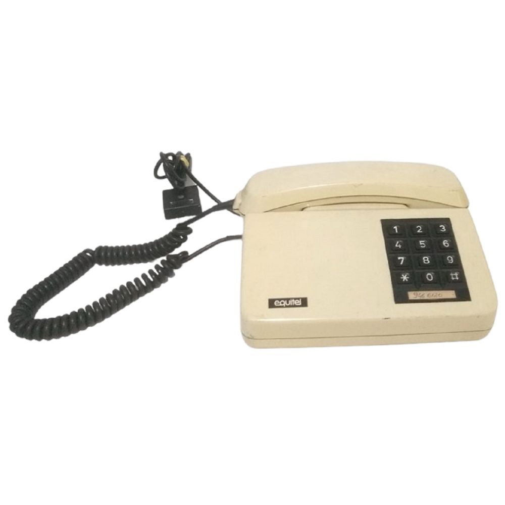 Telefone de fio bege com teclado preto numérico.