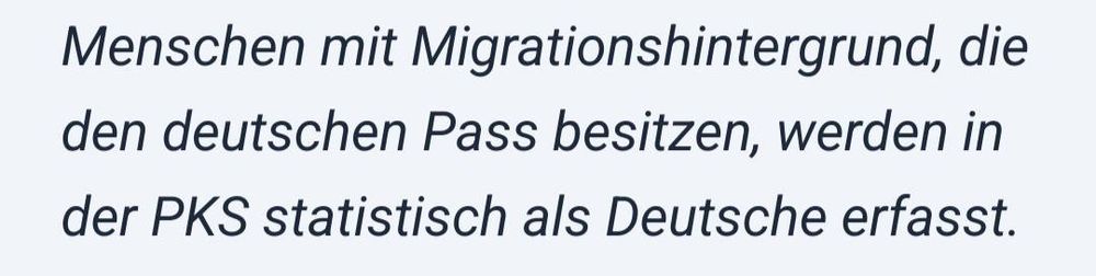 Auszug eines Artikels der rechten Plattform Nius über die Kriminalstatistik Hessen 2023. Zitat: "Menschen mit Migrationshintergrund, die den deutschen Pass besitzen, werden in der PKS statistisch als Deutsche erfasst."