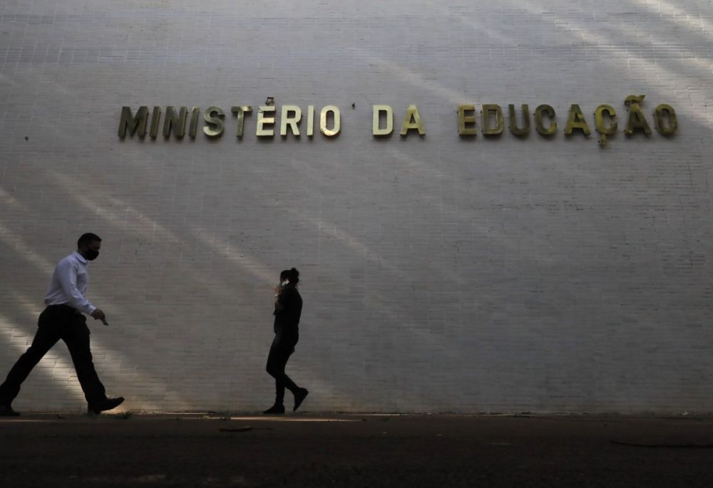 Número de universitários chega quase a 10 milhões, e ensino a distância fica perto de superar presencial