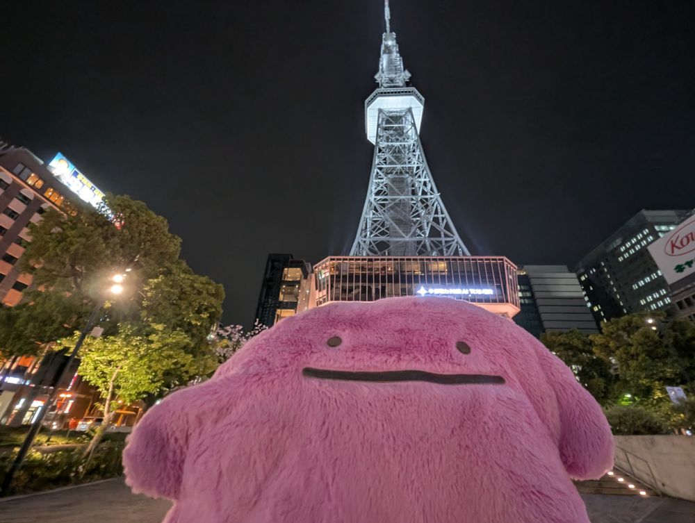 中部電力タワーを頭に装備したように見えるふわふわメタモンぬいぐるみ