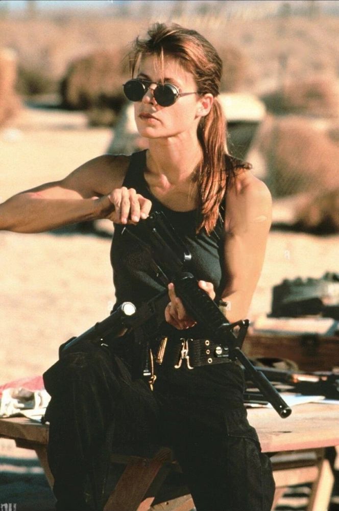 Sarah Connor loading her gun in terminator 2 