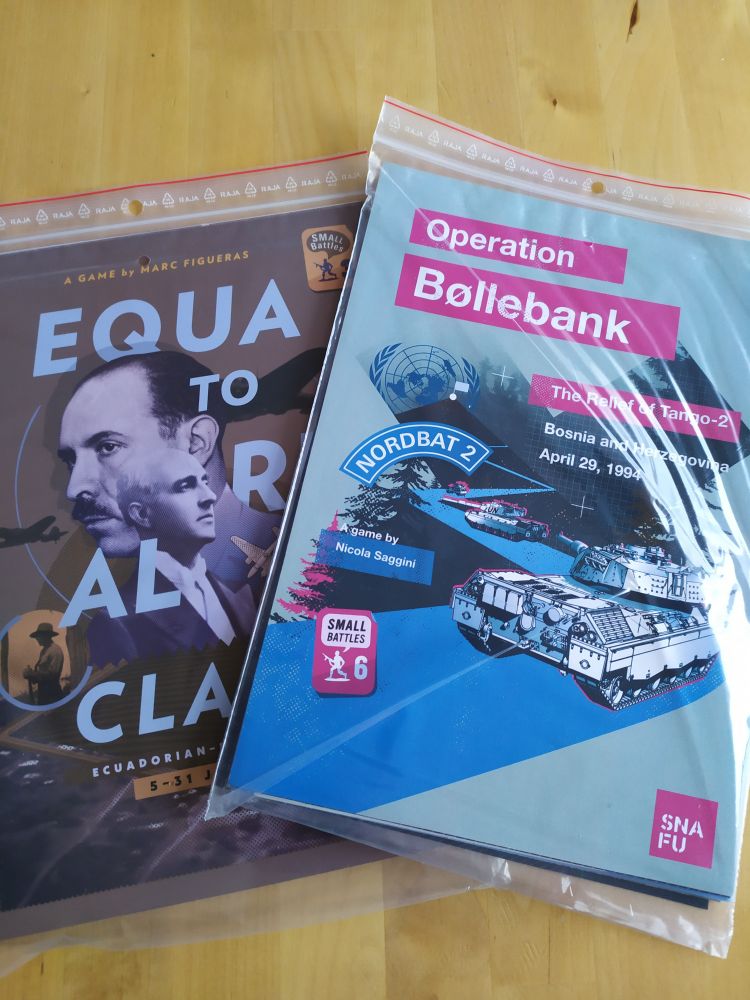 2 wargames en ziploc. "Equatorial Clash" sur la guerre Pérou-Equateur en 1941. Et "Operation Bollebank" sur une manœuvre de troupes de l'ONU scandinaves en 1994 pendant la Guerre de Yougoslavie.