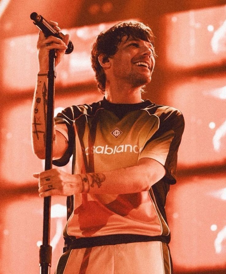 Louis Tomlinson performing at his Away From Home Festival 2024 in Mexico. He's wearing a casablanca shirt and shorts. (Not my picture)
