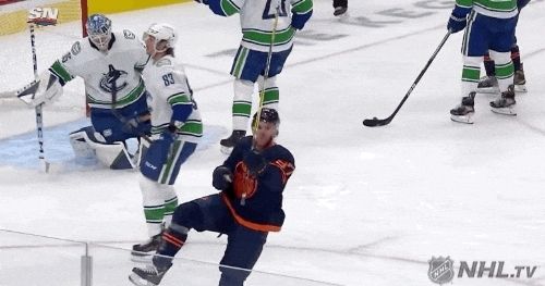 Mcdavid celebrating Oilers goal by pointing up and pumping arm 