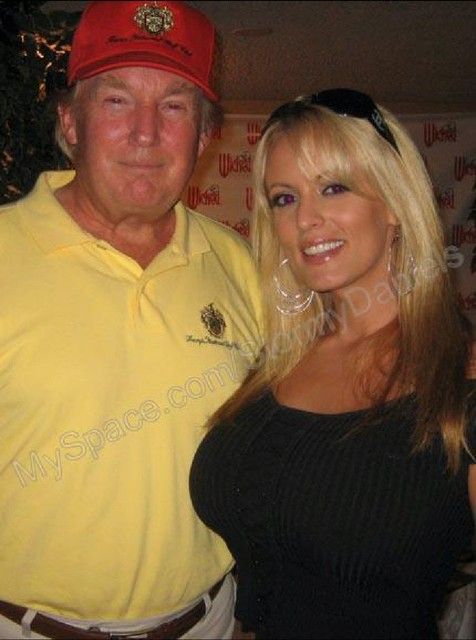 Donald Trump and Stormy Daniels posing