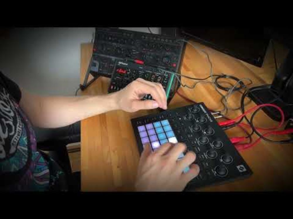 GLINT / 4/4 acid something / TD-3-MO + Roland S-1 + Circuit Tracks