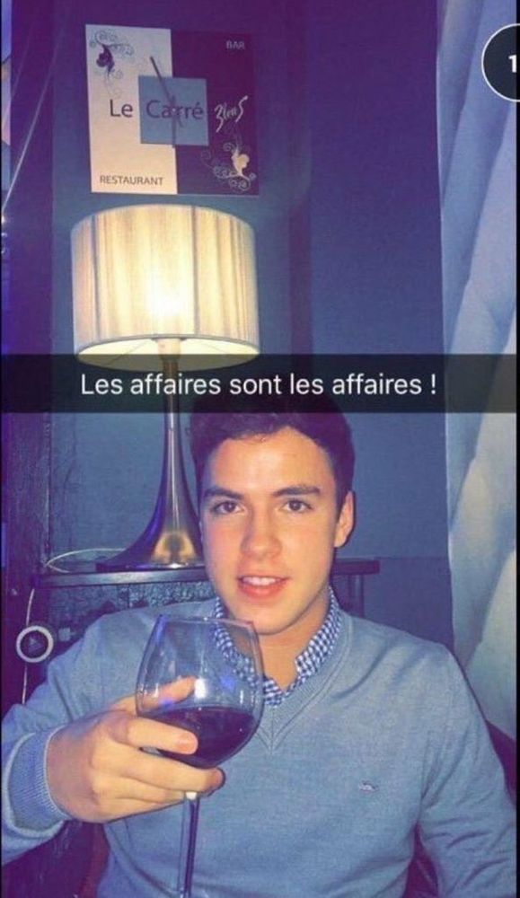 Meme du jeune bourge avec un verre de vin avec le texte : "Les affaires sont les affaires !"