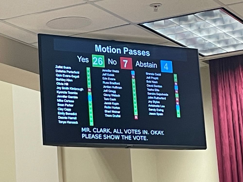 Votes: 26 yes : 7 no : 4 abstain